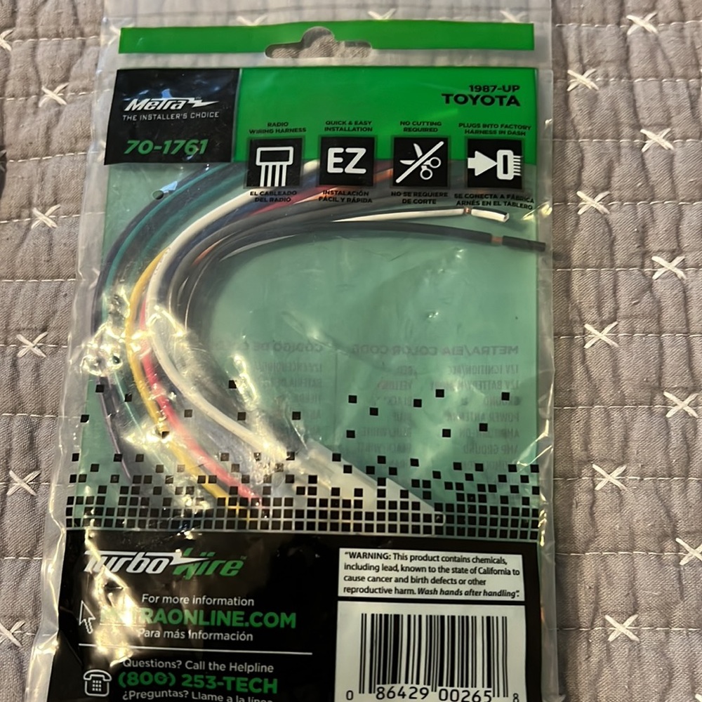 Metra aftermarket radio wiring harness Toyota and antenna adapter cable Toyota